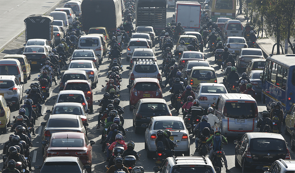 MotosGuillermoT-1000px Motos Avenida de las Americas barrio Marsella transporte
moteros motocicletas trancon trancones caos Bogota
Feb 5 del 2020
Foto Guillermo Torres Reina / Semana